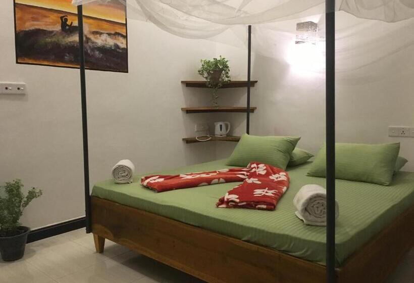 اتاق لوکس سه تخته, Garden Cottage Arugambay