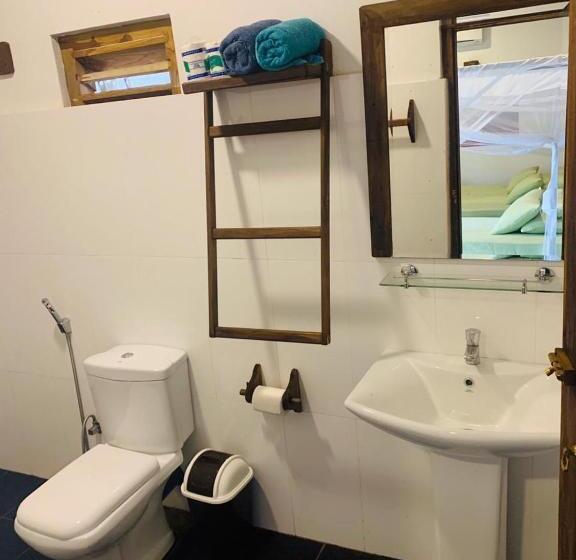 اتاق استاندارد با بالکن, Garden Cottage Arugambay