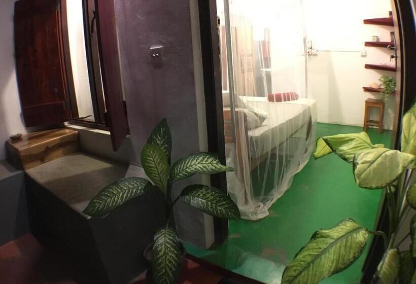 اتاق استاندارد با بالکن, Garden Cottage Arugambay