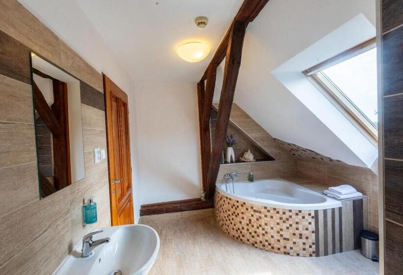 스위트, Wellness Hotel & Minipivovar Kněžínek