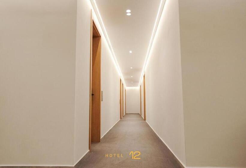 Suite with Terrace, 12