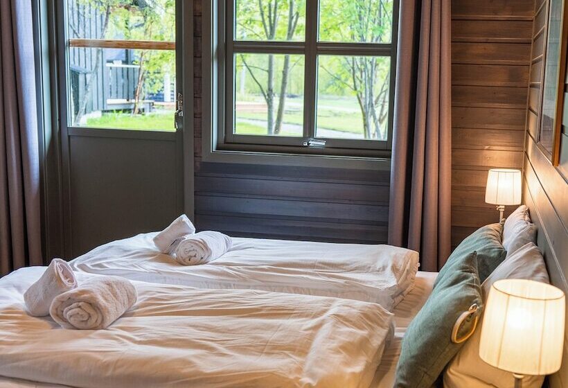 标准工作室, Gargia Lodge