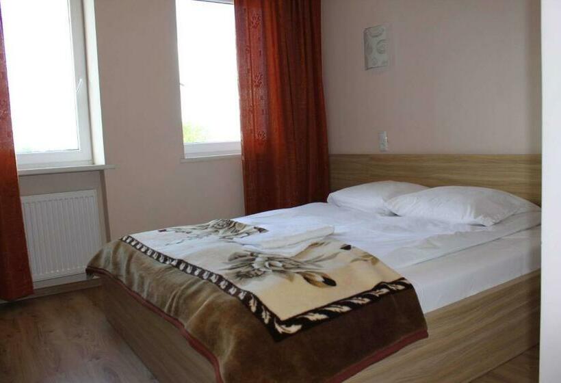 اتاق استاندارد یک نفره, Bed And Breakfast Taurage Center