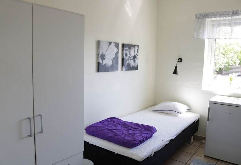 اتاق استاندارد یک نفره, Kärraton Vandrarhem   Hostel