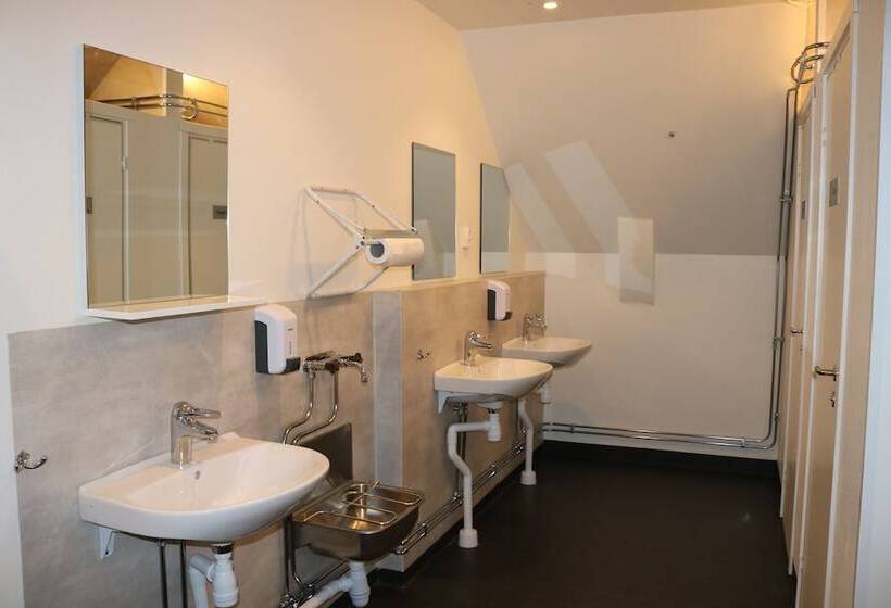 اتاق استاندارد سه نفره, Kärraton Vandrarhem   Hostel