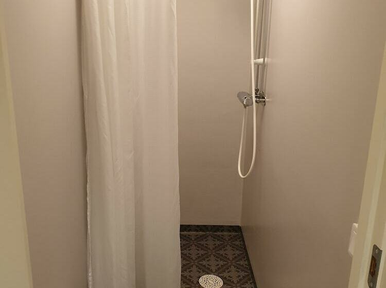 标准单人间共用浴室, Le Mat B&b Akersberga