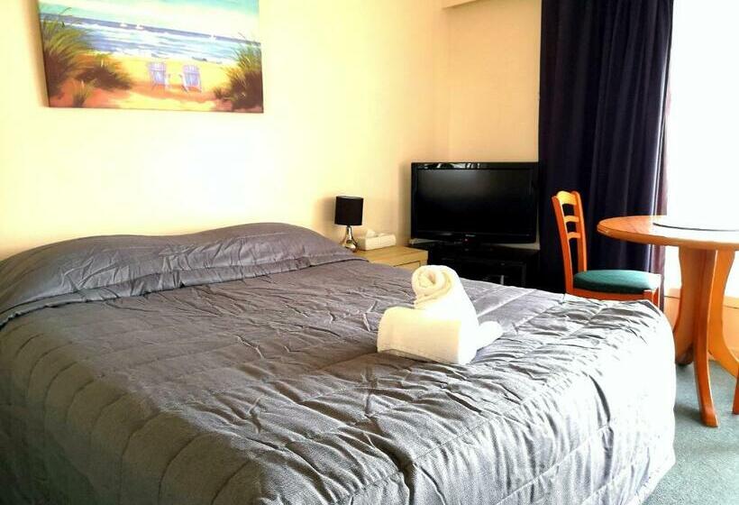 스탠다드 스튜디오, 45 On Avenal Motel