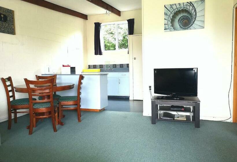 침실 2개 아파트, 45 On Avenal Motel