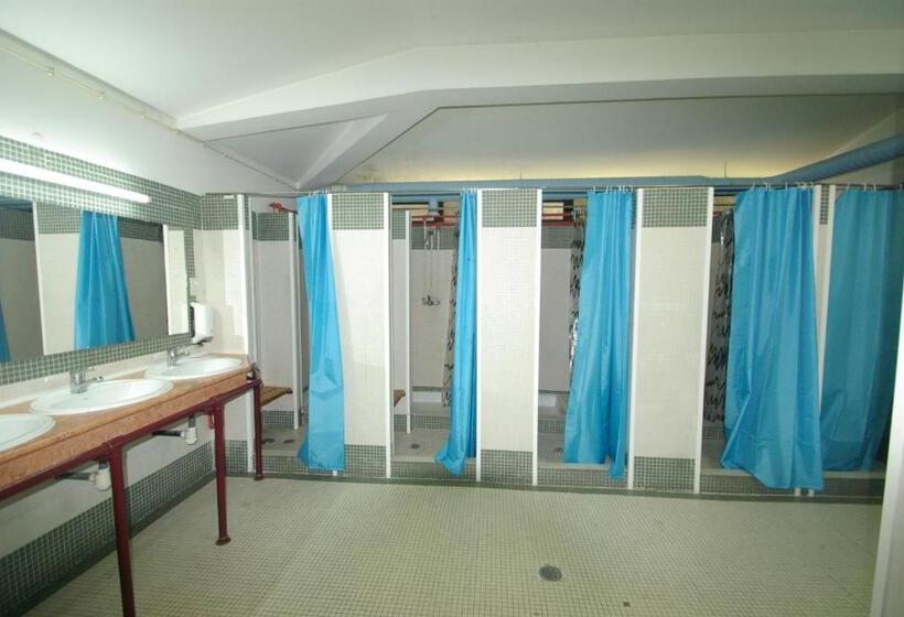 Cama em Quarto Compartilhado, Hi Almada  Pousada De Juventude