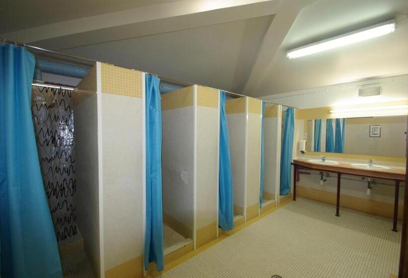 Quarto Familiar Banheiro Compartilhado, Hi Almada  Pousada De Juventude
