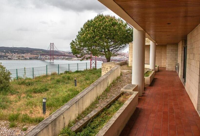 Семейный Номер Совместный Санузел, Hi Almada  Pousada De Juventude