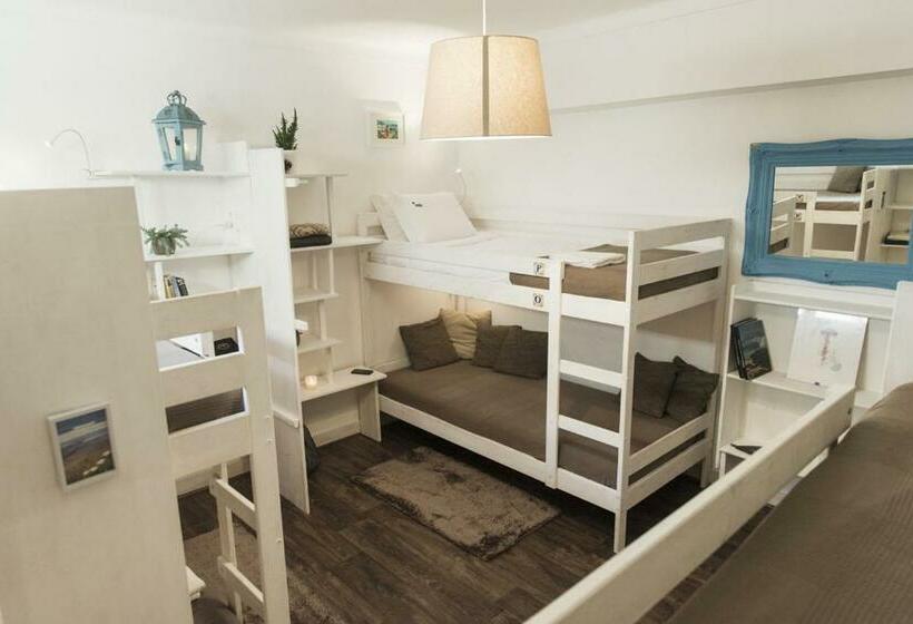 Кровать в Общей Комнате, Laneez Ericeira Surf House