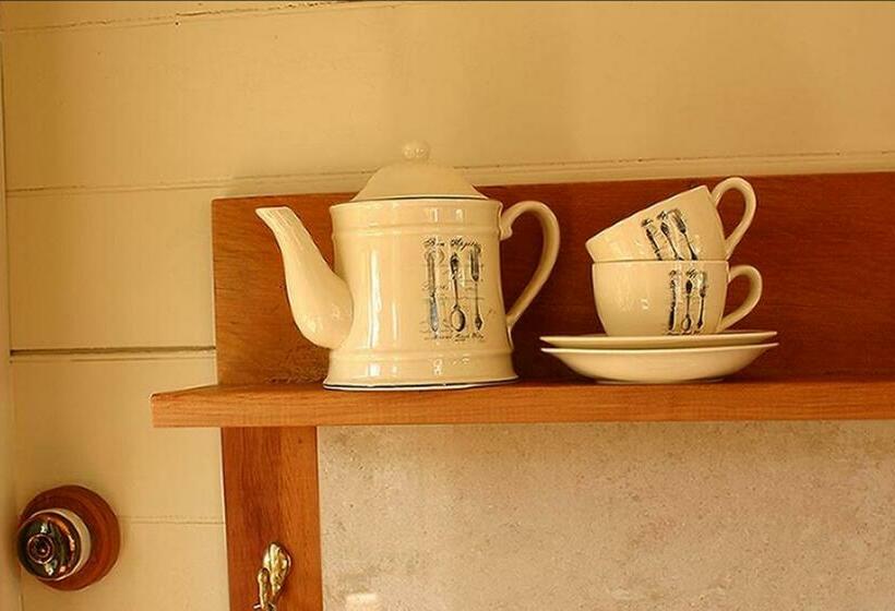 샬레, Bluff Hill Bed & Breakfast