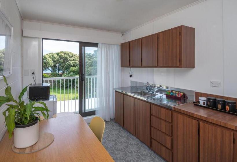 Апартаменты 1 Спальня, Whispering Sands Beachfront Motel