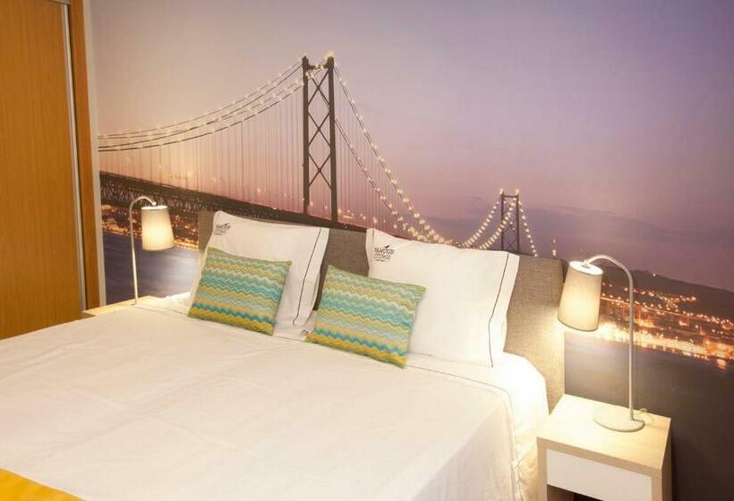 Quarto Estandar, Famous Crows Lisbon Suites