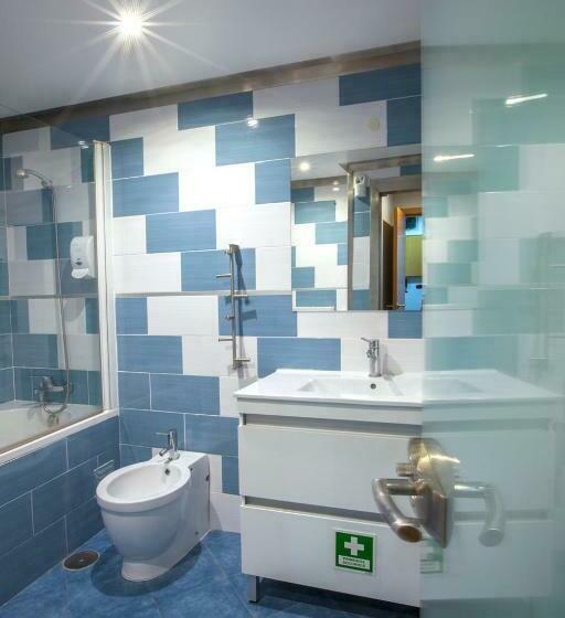 Quarto Estandar, Famous Crows Lisbon Suites
