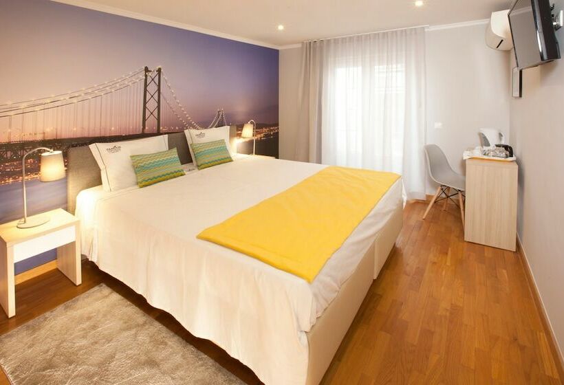 Quarto Estandar, Famous Crows Lisbon Suites