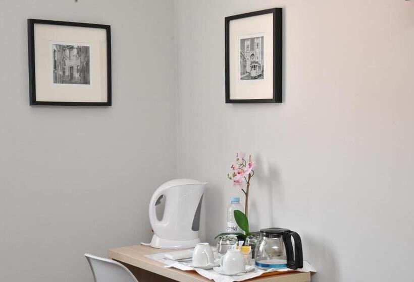 Quarto Estandar, Famous Crows Lisbon Suites