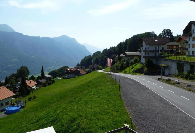 اتاق استاندارد سه نفره, Restaurant Bergheim