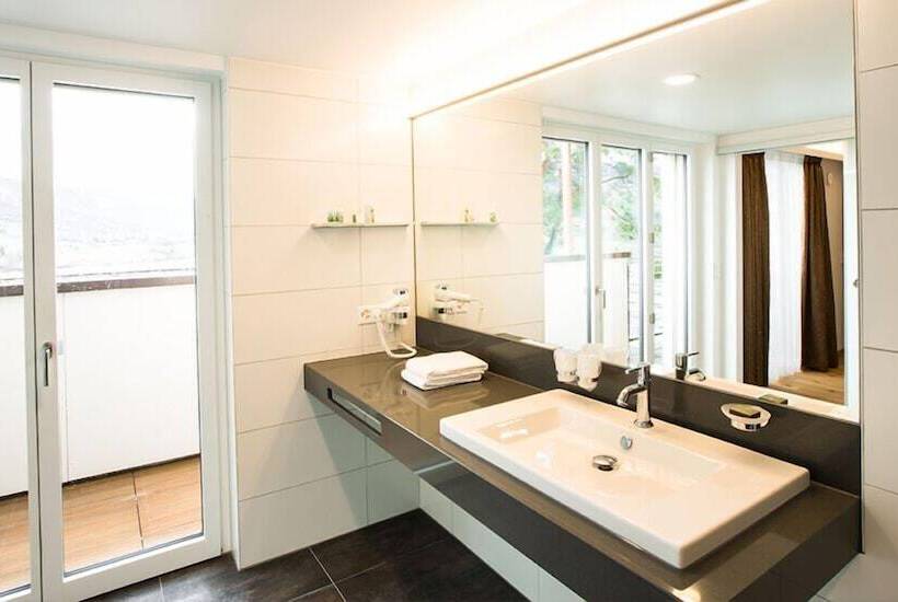 חדר סטנדרט נוף לאגם, Romantik Hotel Le Vignier