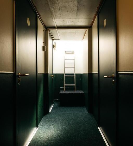 Quarto Estandar Banheiro Compartilhado, Botel Maastricht