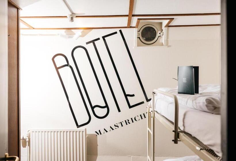 Quarto Estandar Banheiro Compartilhado, Botel Maastricht
