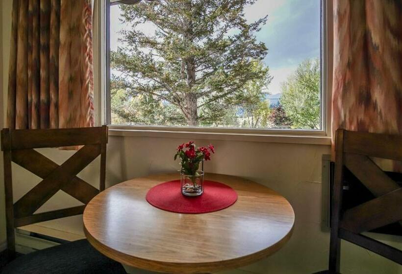 Четырехместный Номер Стандарт, Gables Motel