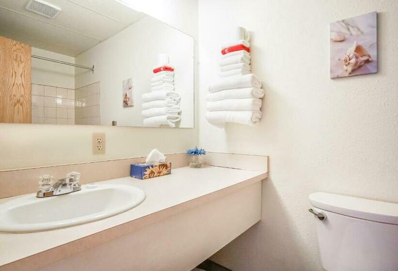Четырехместный Номер Стандарт, Gables Motel