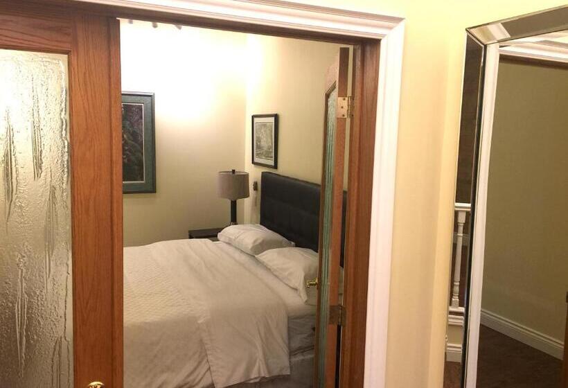 디럭스 스위트 킹 침대, Grey Rose Suites