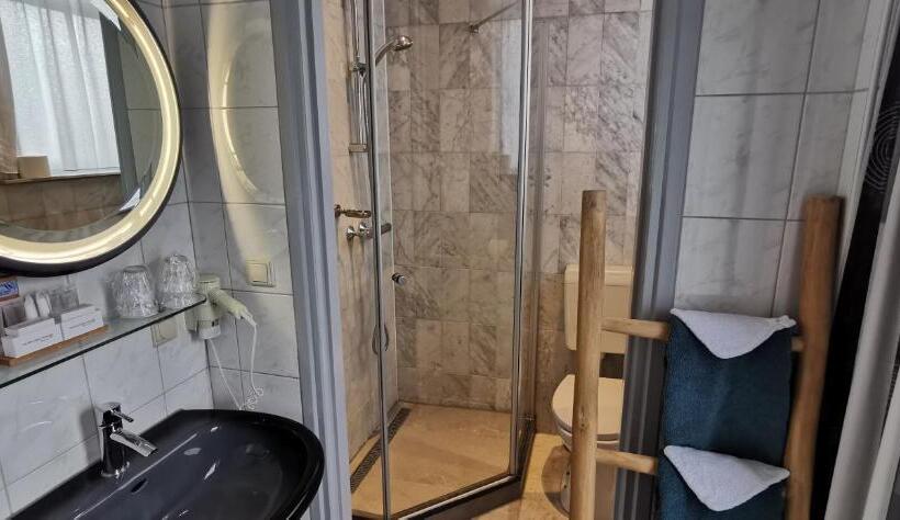 Четырехместный Номер Стандарт, Heere