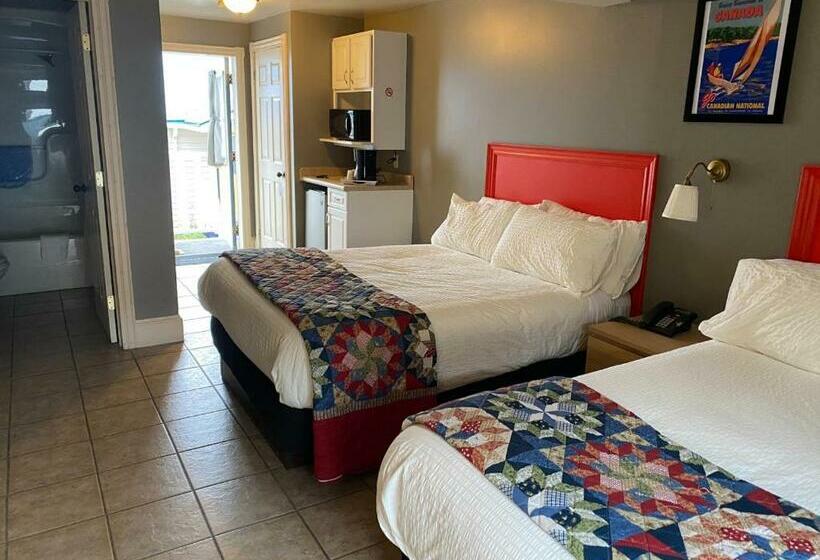 带2个双人床的标准工作室, Seawinds Motel & Cottages
