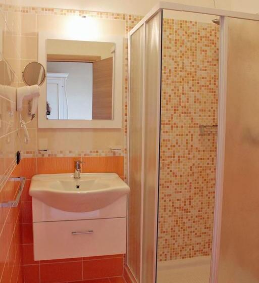 Четырехместный Номер Стандарт с Балконом, B&b Sud Est