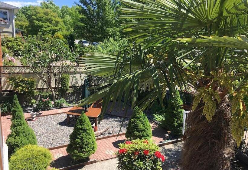 Апартаменты 1 Спальня Вид на Сад, Diana S Luxury Bed And Breakfast