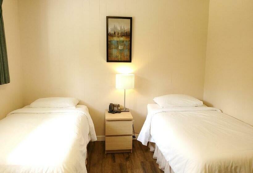 家庭套房, The Hitching Post Motel