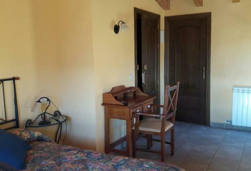 Comfort room with balcony, Ca L   Isidró