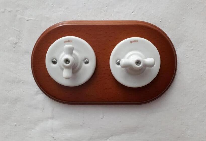 غرفة قياسية ثلاثية, La Posada Amena