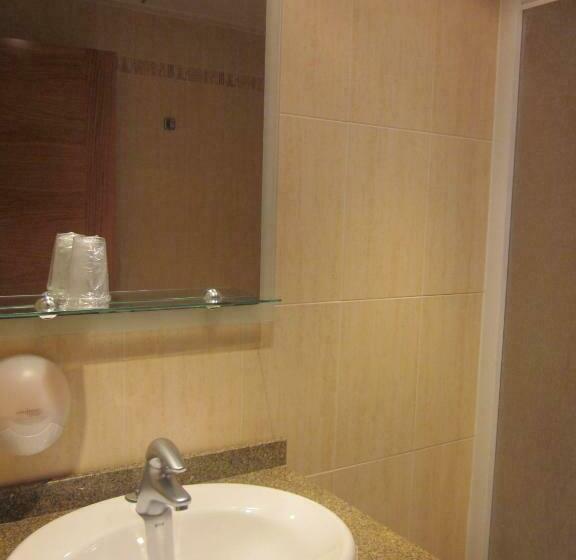 اتاق استاندارد سه نفره, Totana Sur