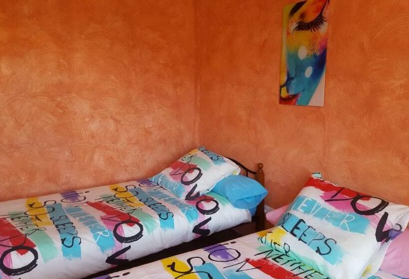 스탠다드 트리플 룸, Hostal A La Sombra Del Laurel