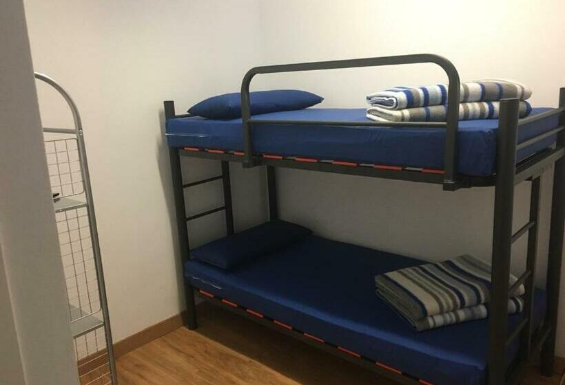 اتاق استاندارد با تخت‌های تاشو, Albergue Santiago Apostol