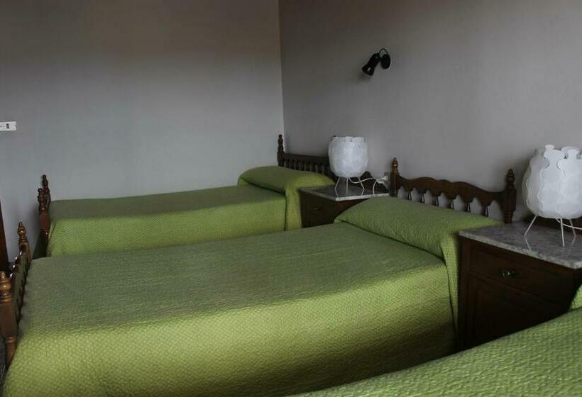 Кровать в Общей Комнате, Albergue Turistico Silleda