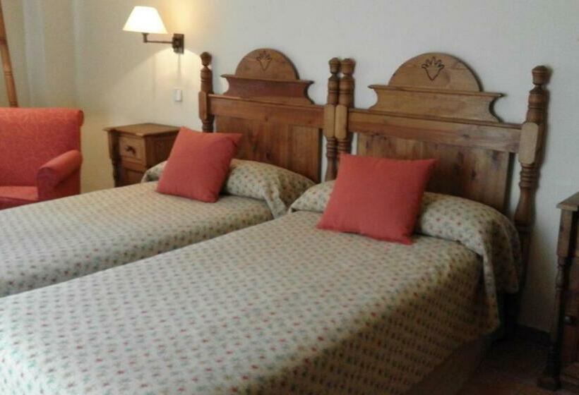 Номер Стандарт с Террасой, Hostal Rural Cumbres De Castilla