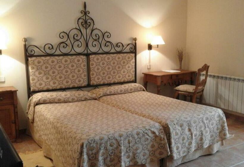 Номер Стандарт с Террасой, Hostal Rural Cumbres De Castilla