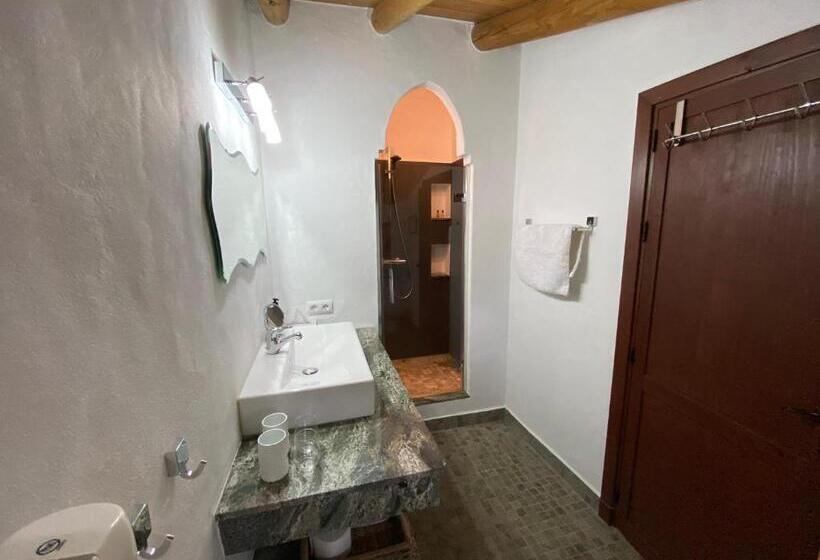 キングサイズベッドのデラックスルーム, Valle Del Arroyo Casas Rurales  Bed & Breakfast