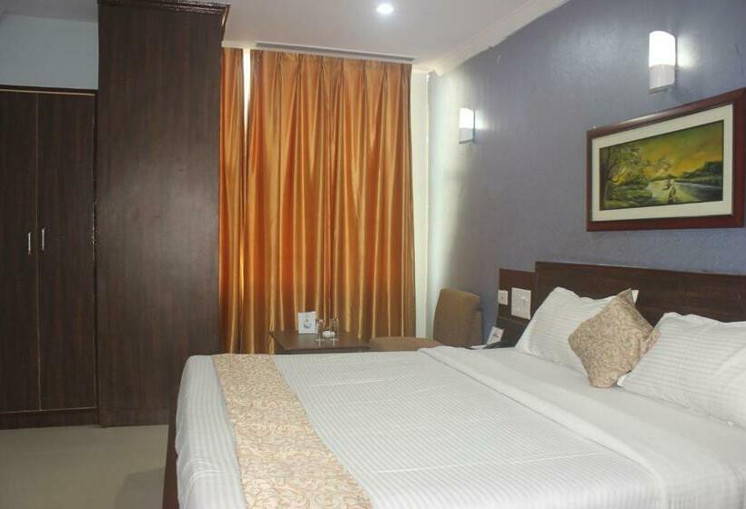 Номер Deluxe, The Blue Lagoon Hotel Premium