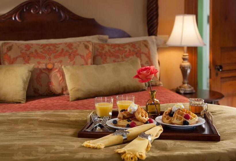 Номер Superior Кровать Кинг, Lang House On Main Street Bed & Breakfast