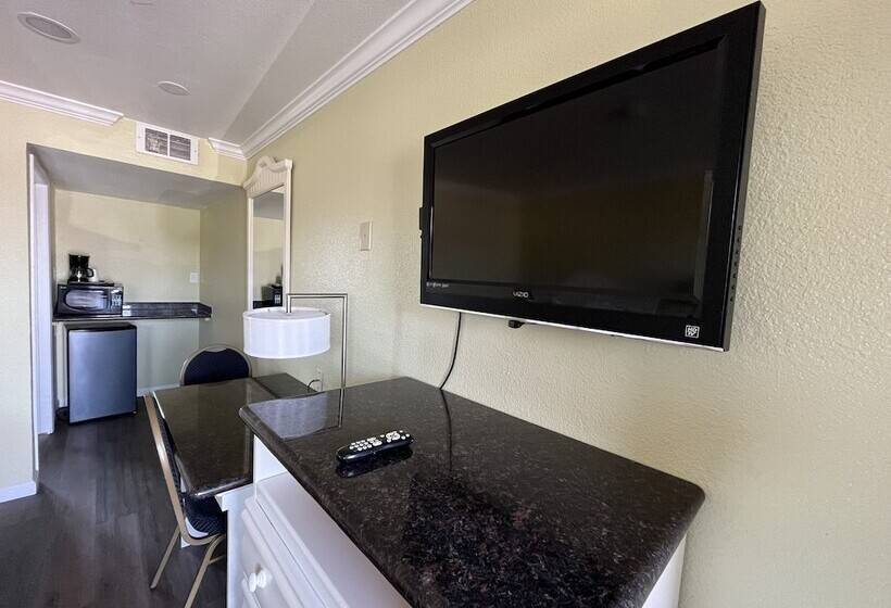 Номер Deluxe, American Inn   Grover Beach   Pismo Beach