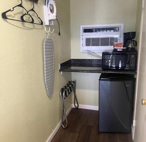 Номер Deluxe Кровать Кинг, American Inn   Grover Beach   Pismo Beach
