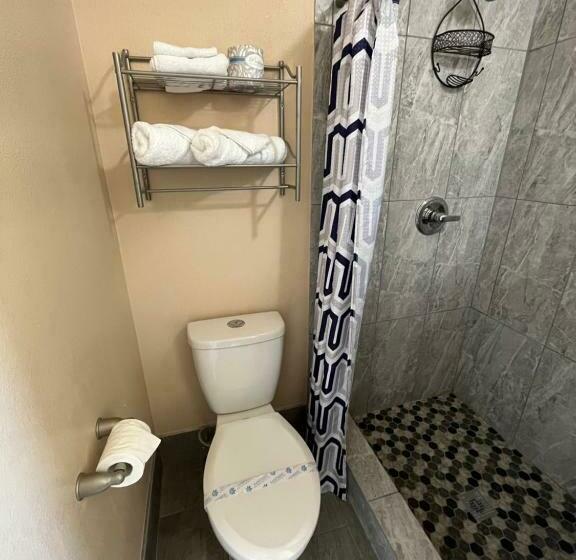 Номер Deluxe, American Inn   Grover Beach   Pismo Beach