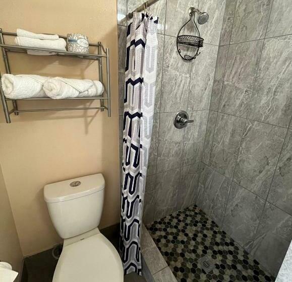 Номер Стандарт, American Inn   Grover Beach   Pismo Beach