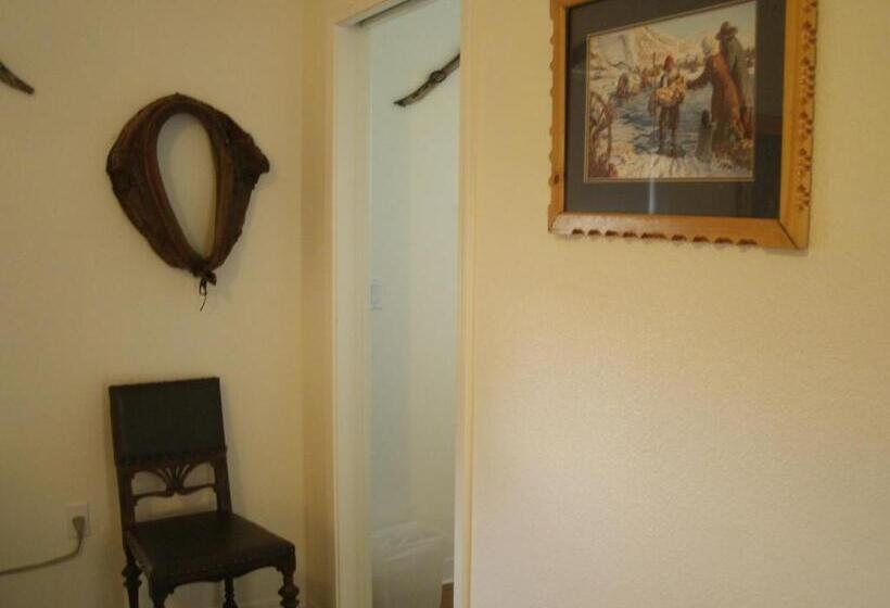 Номер Стандартный Кровать Куин, Virginia City Inn